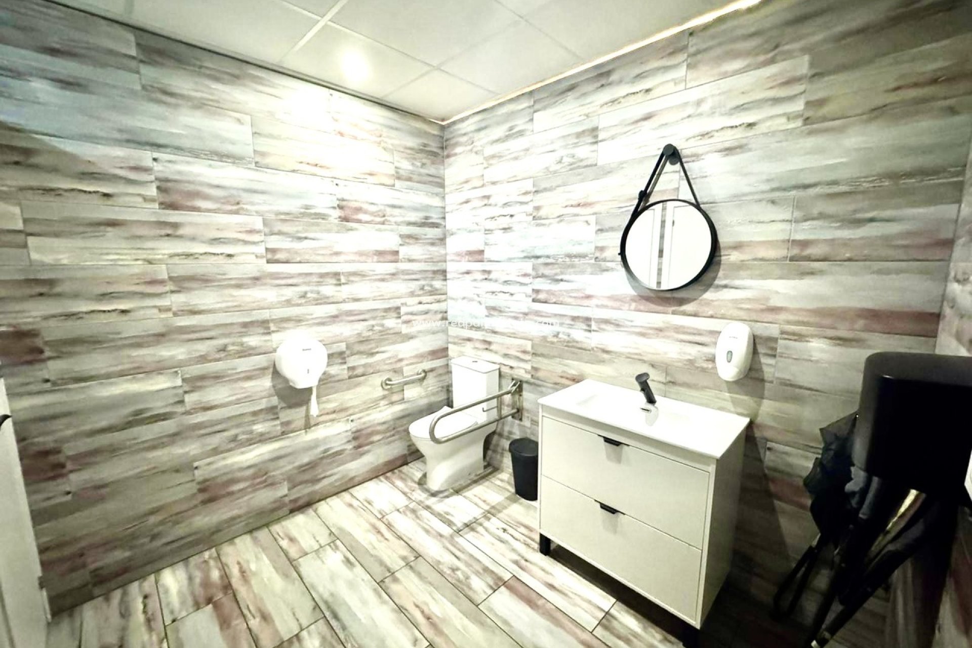 Revente - Entreprise -
San Miguel de Salinas - Inland