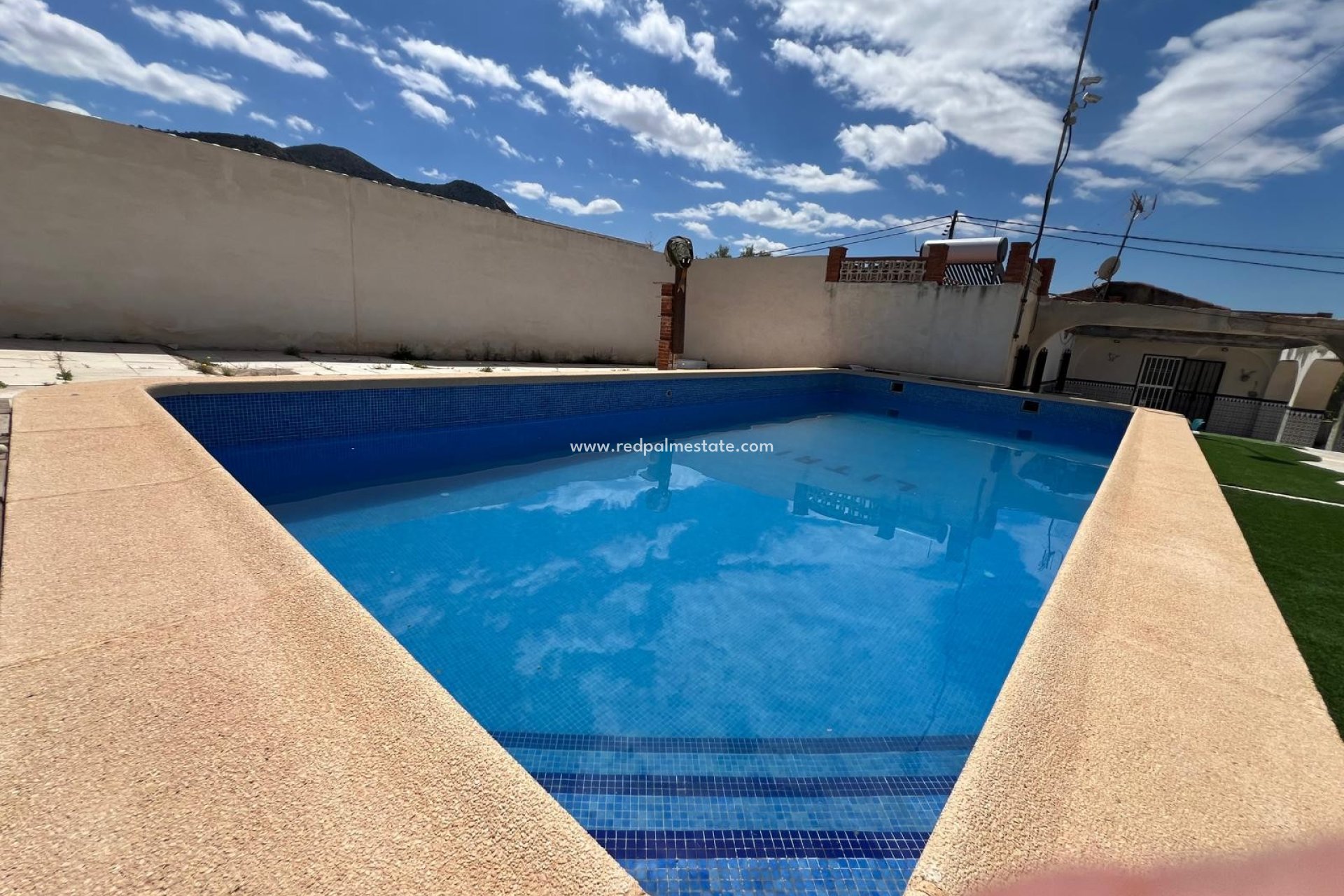 Revente - Finca / Propriété de campagne -
Algueña - Inland