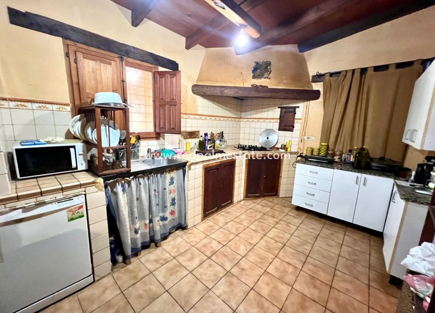 Revente - Finca / Propriété de campagne -
Pinoso - Inland