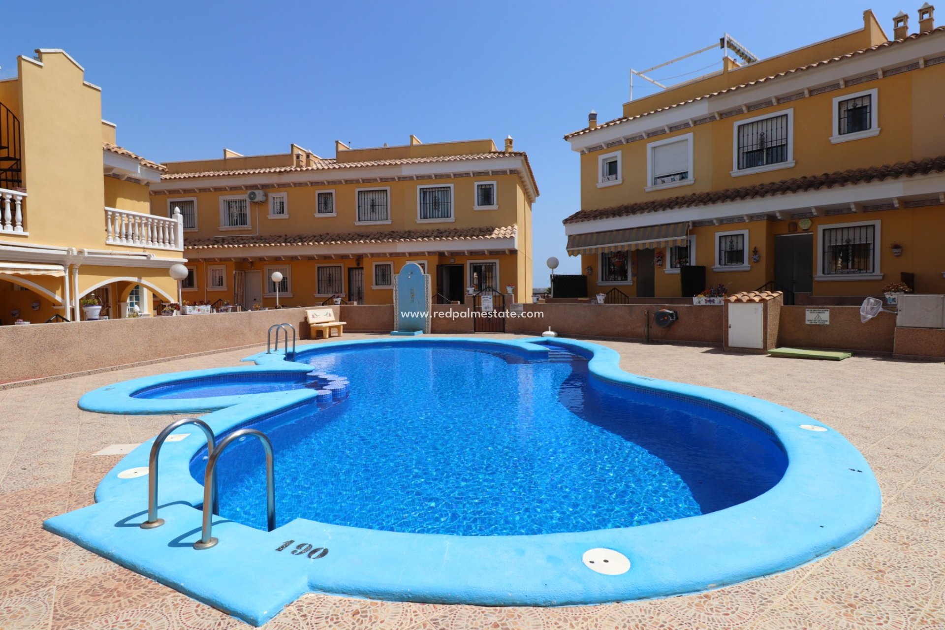 Revente - Maison de ville -
Algorfa