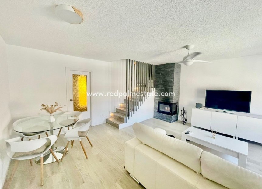 Revente - Maison de ville -
Aquilas