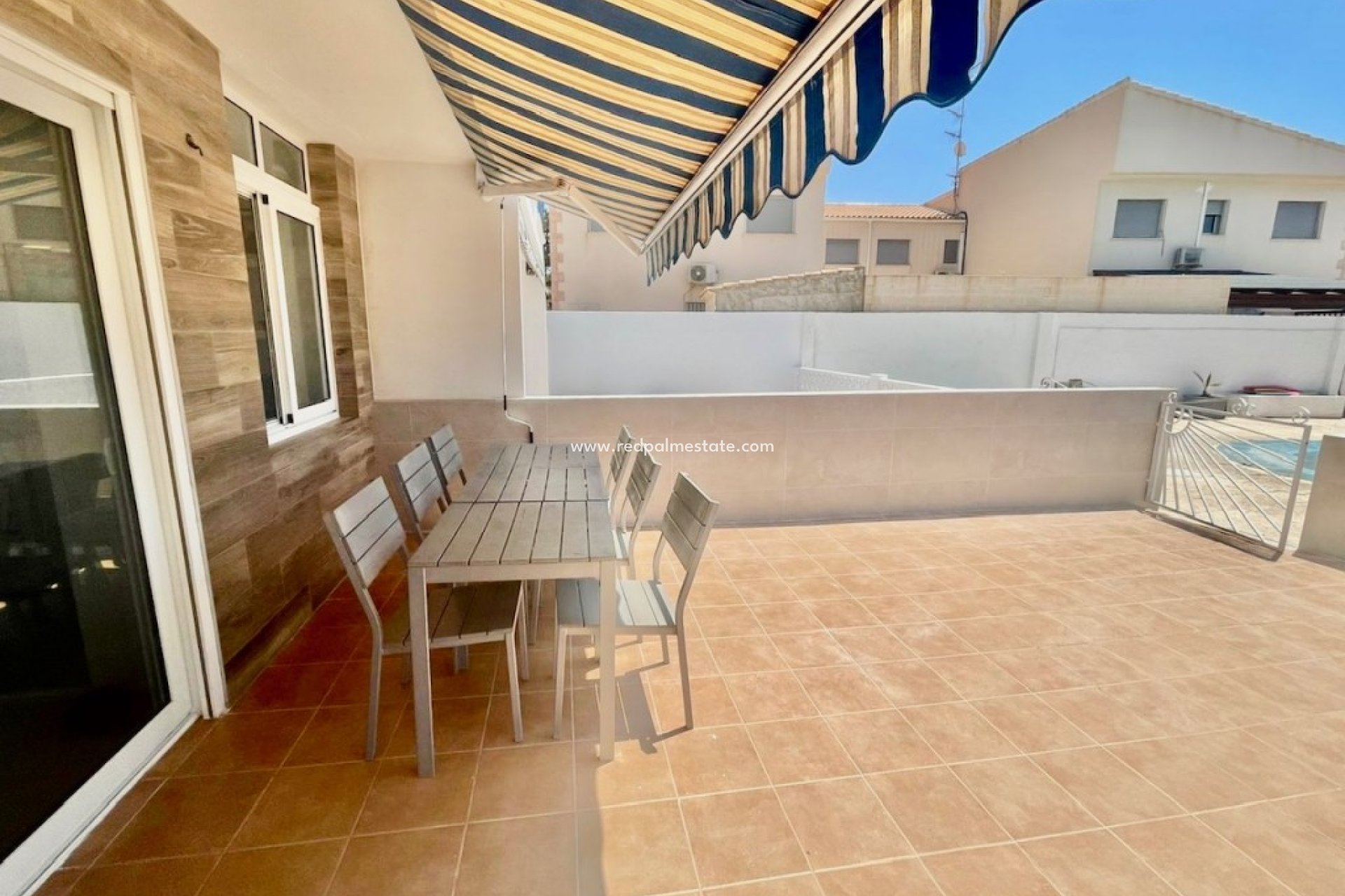 Revente - Maison de ville -
Aquilas