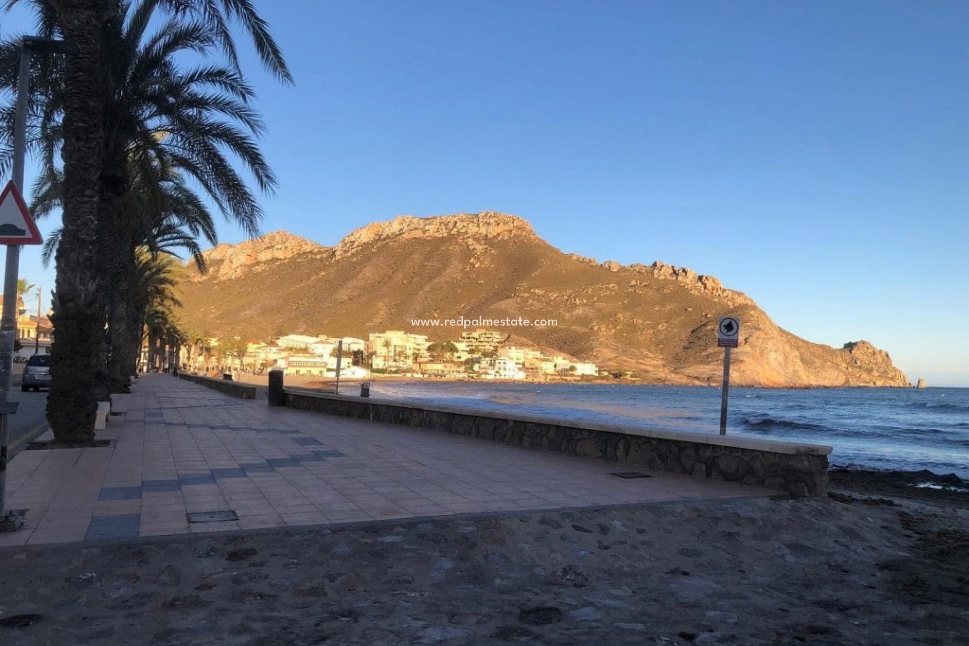 Revente - Maison de ville -
Aquilas