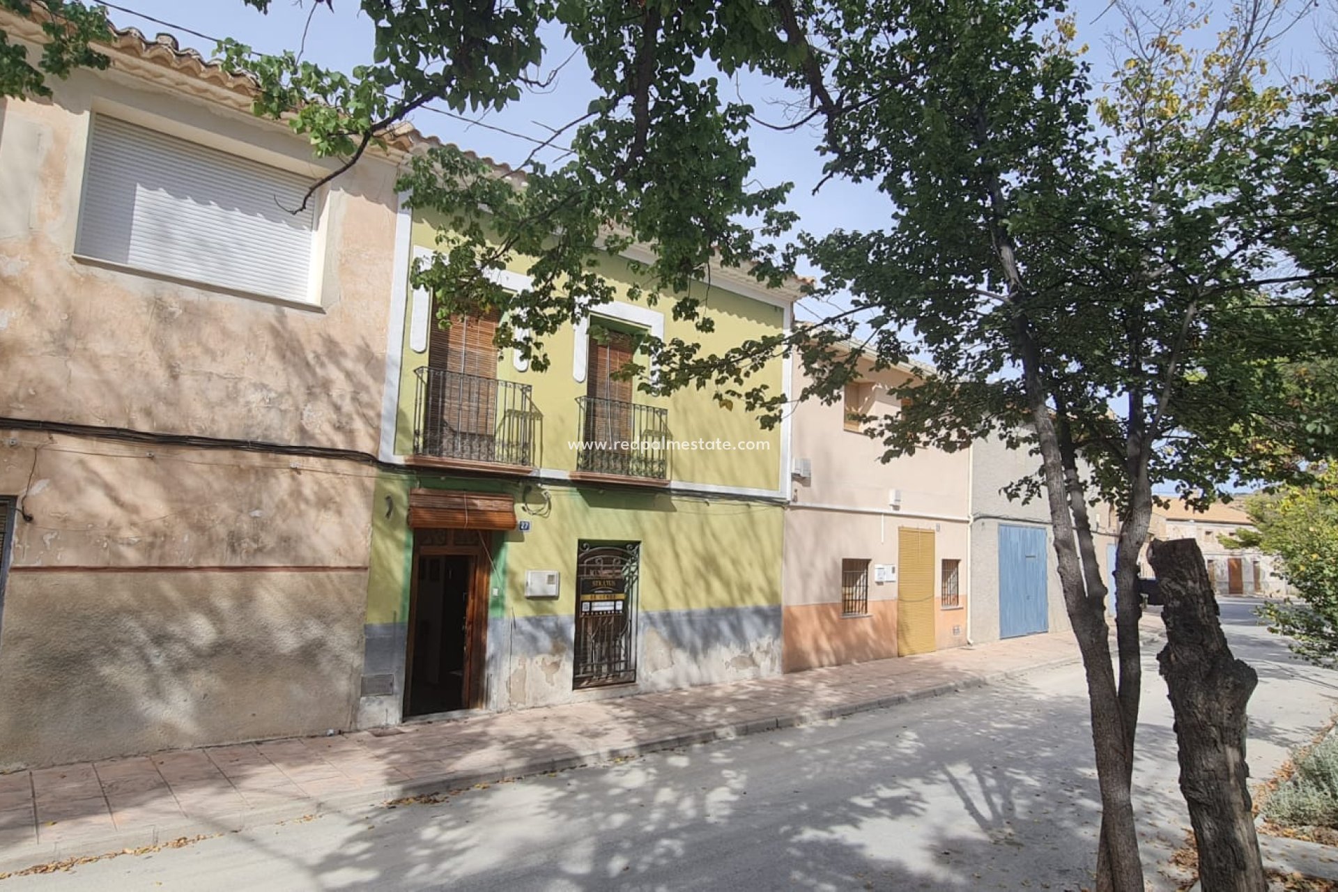 Revente - Maison de ville -
Pinoso - Inland