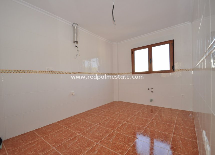 Revente - Maison de ville -
Pinoso - Inland