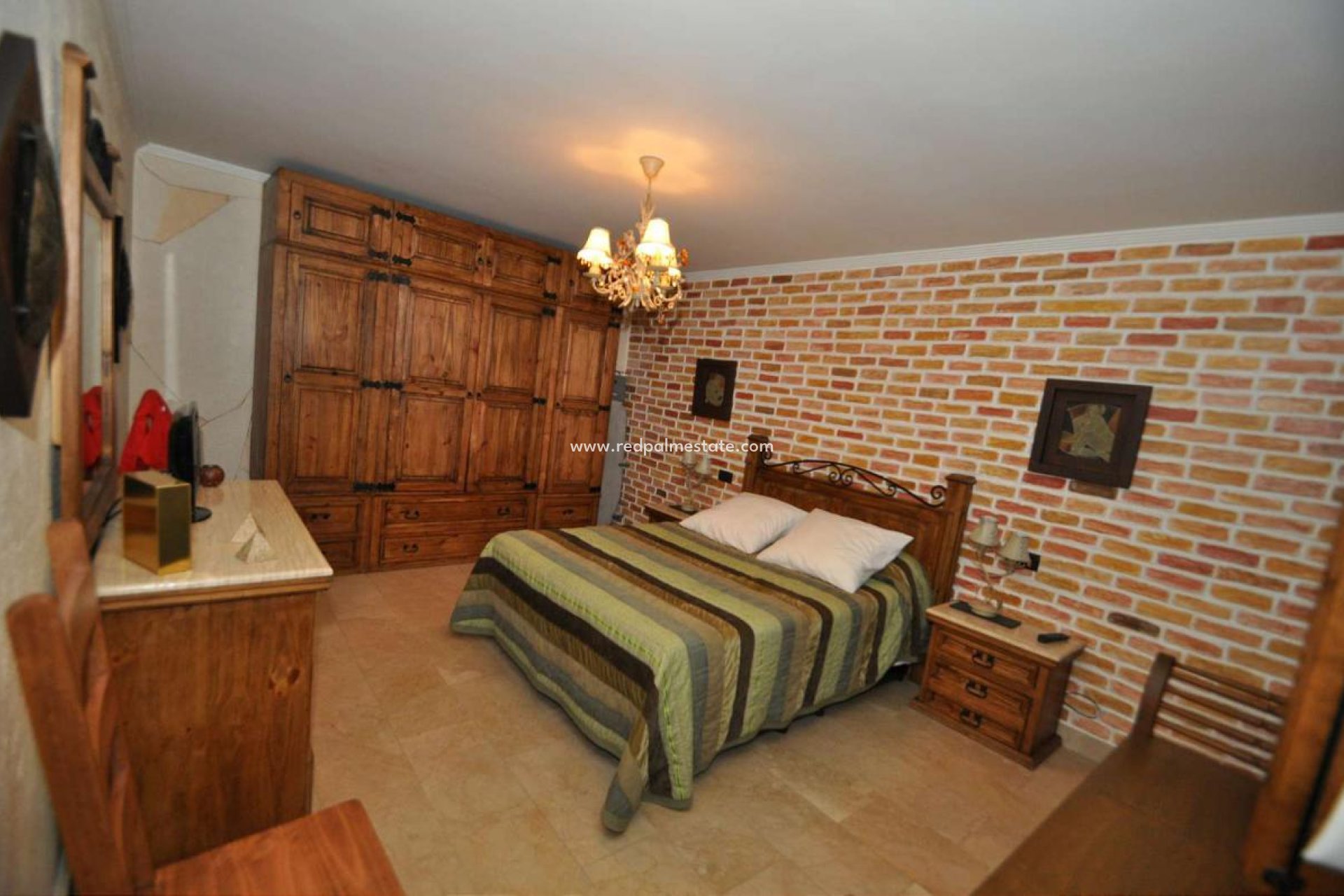 Revente - Maison de ville -
Pinoso - Inland