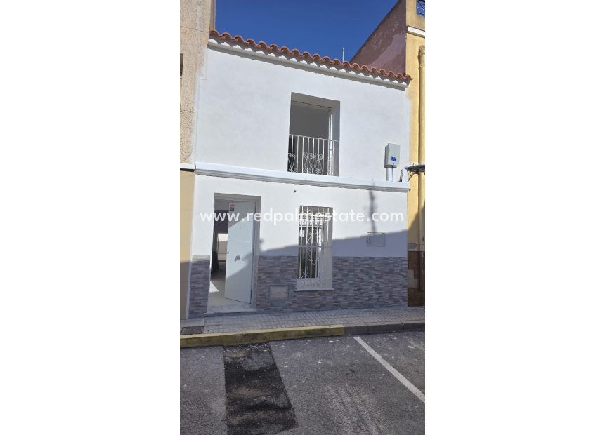 Revente - Maison de ville -
Pinoso - Inland