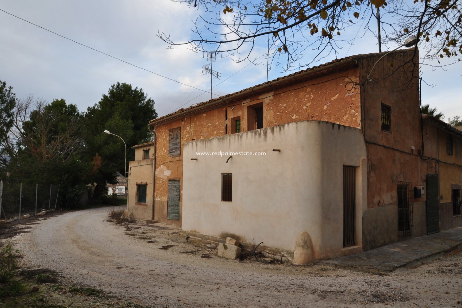 Revente - Maison de ville -
Pinoso - Inland
