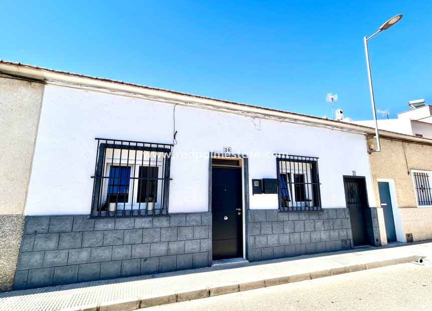 Revente - Maison de ville -
San Miguel de Salinas - Inland