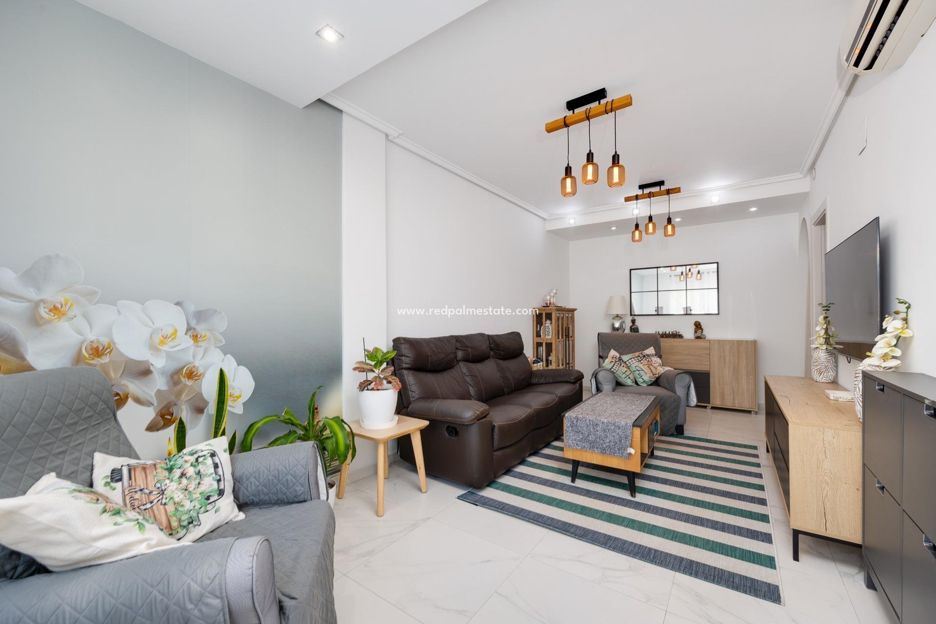 Revente - Maison de ville -
Torrevieja - Aguas Nueva