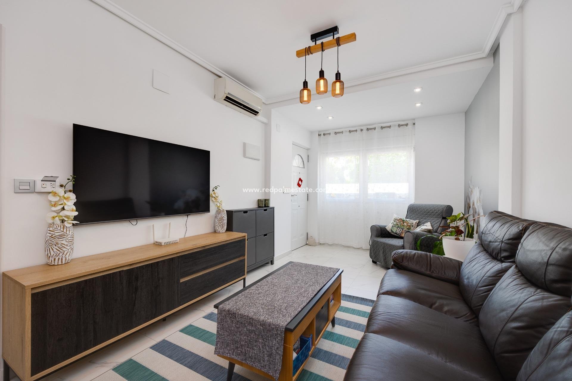 Revente - Maison de ville -
Torrevieja - Aguas Nueva