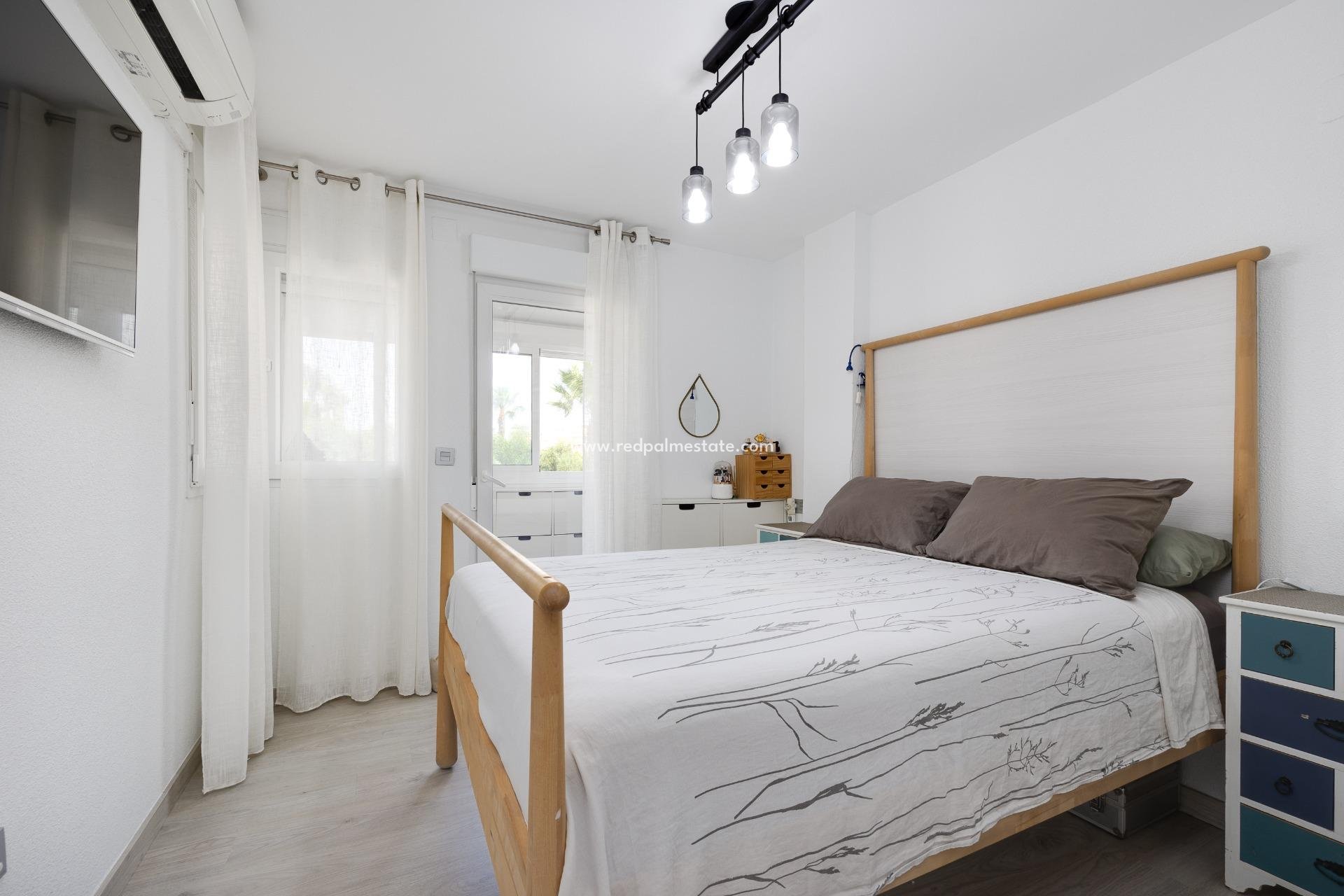Revente - Maison de ville -
Torrevieja - Aguas Nueva