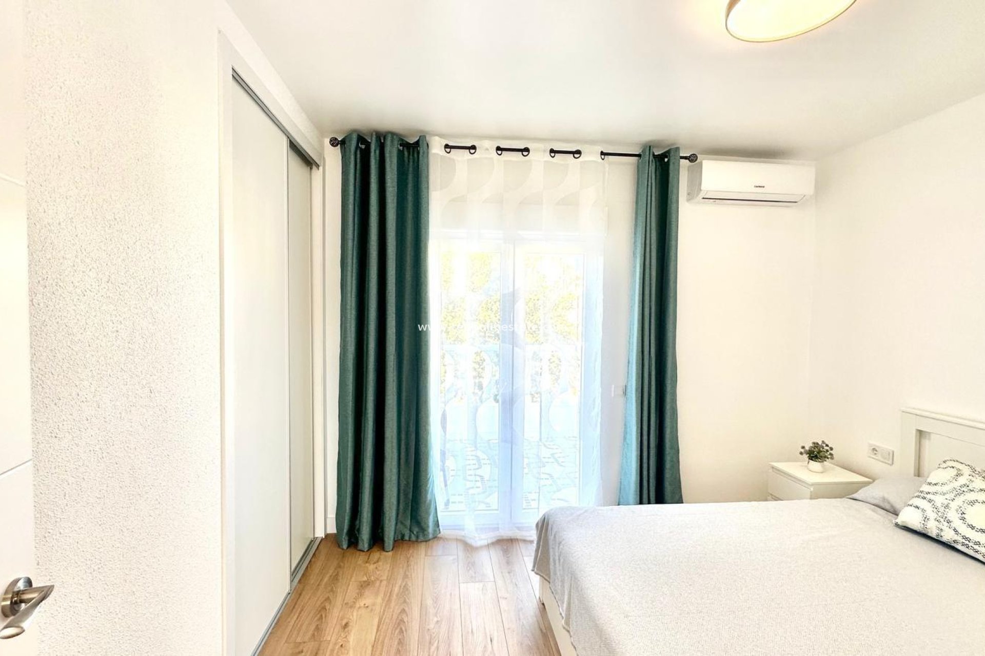 Revente - Maison de ville -
Torrevieja - Center