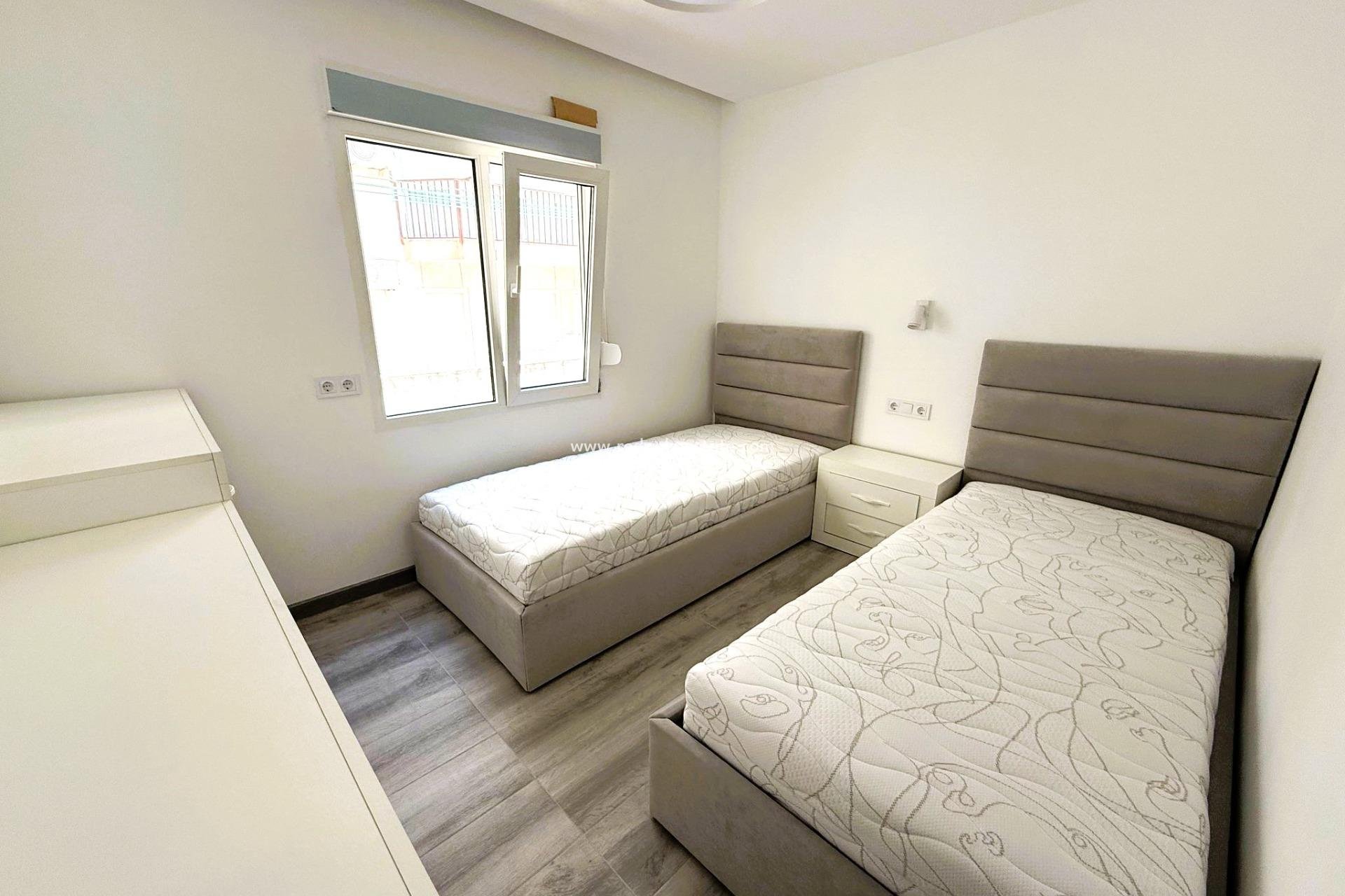 Revente - Maison de ville -
Torrevieja - Centro