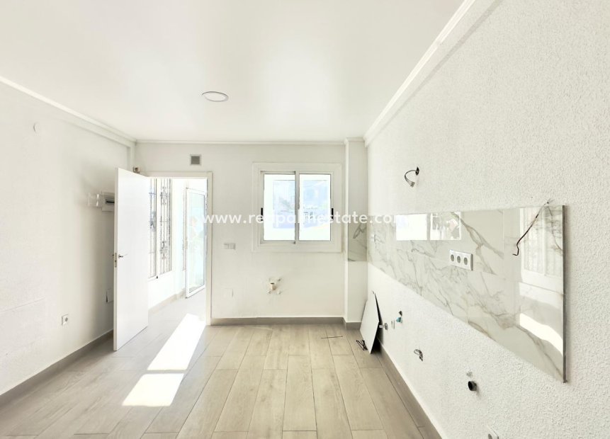 Revente - Maison de ville -
Torrevieja - La Mata