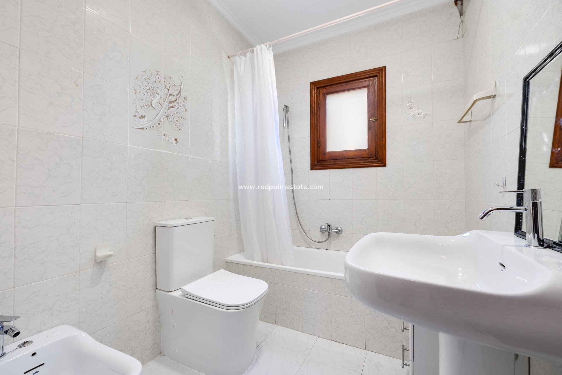 Revente - Maison de ville -
Torrevieja - Nueva Torrevieja - Aguas Nuevas