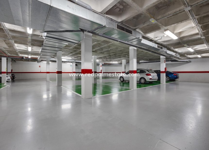 Revente - Parking -
Torrevieja - Center