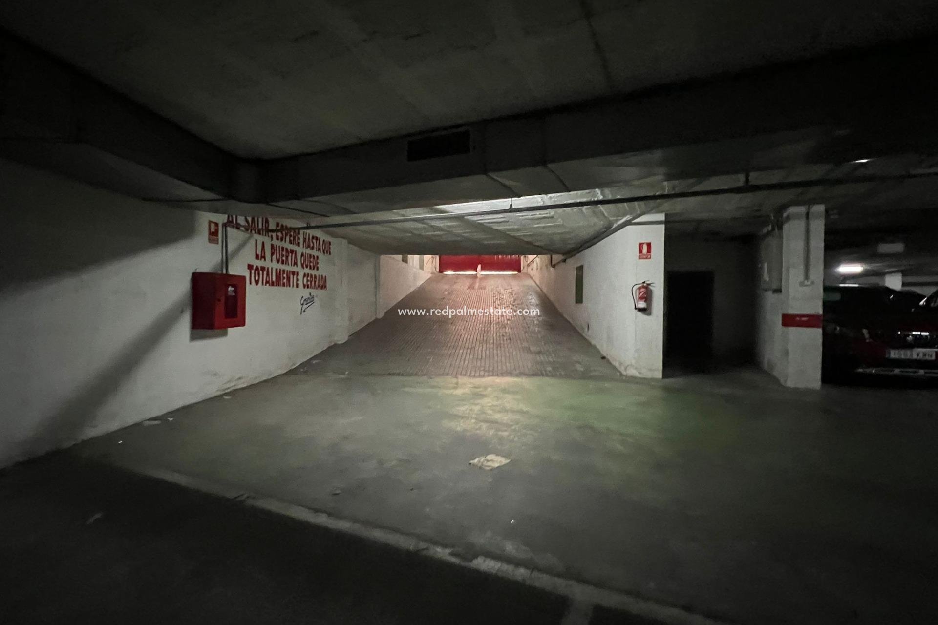 Revente - Parking -
Torrevieja - Centro