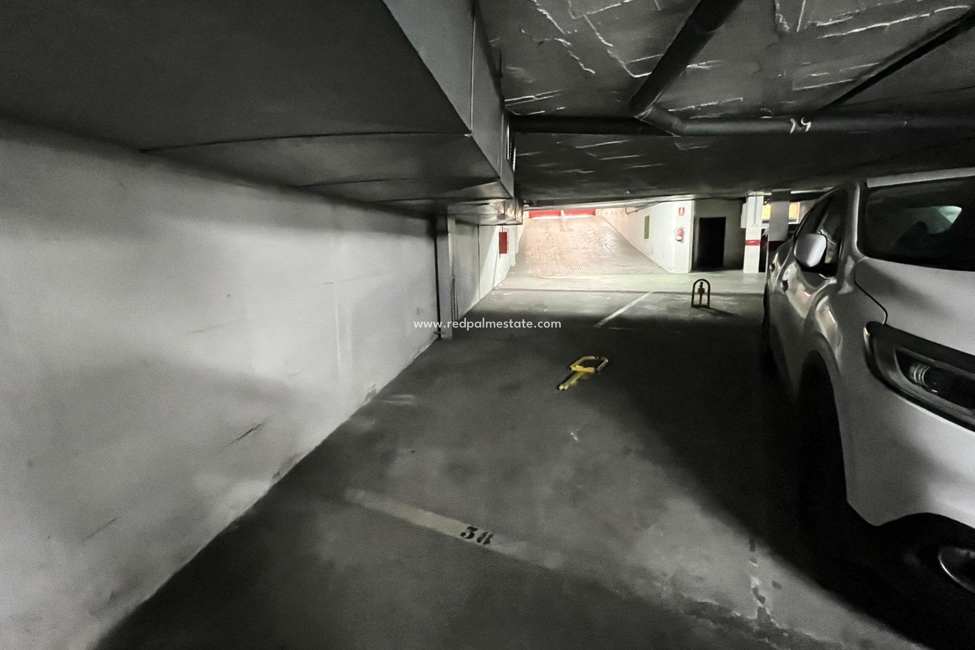 Revente - Parking -
Torrevieja - Centro