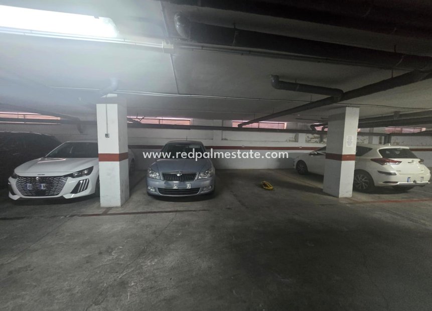 Revente - Parking -
Torrevieja - Playa del Cura