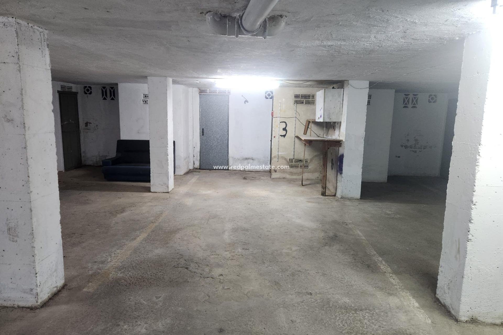 Revente - Parking -
Torrevieja - Playa del Cura