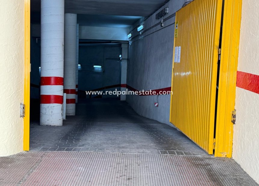 Revente - Parking -
Torrevieja