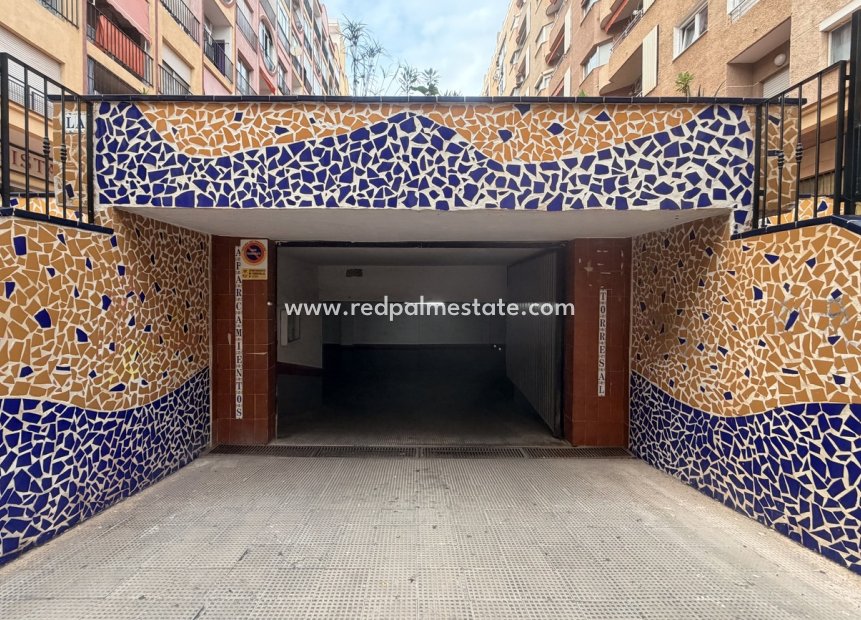 Revente - Parking -
Torrevieja