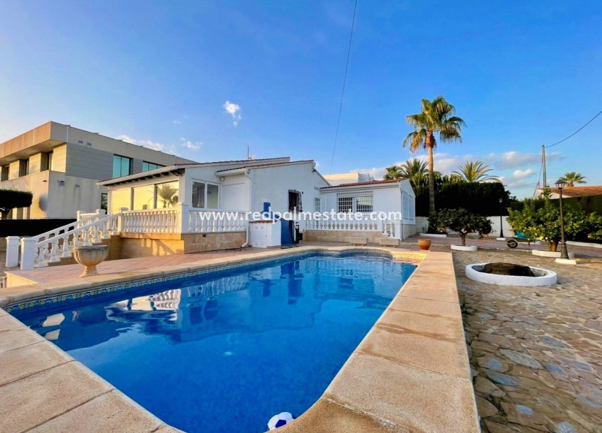 Revente - Villa -
Benidorm - Urbanizaciones