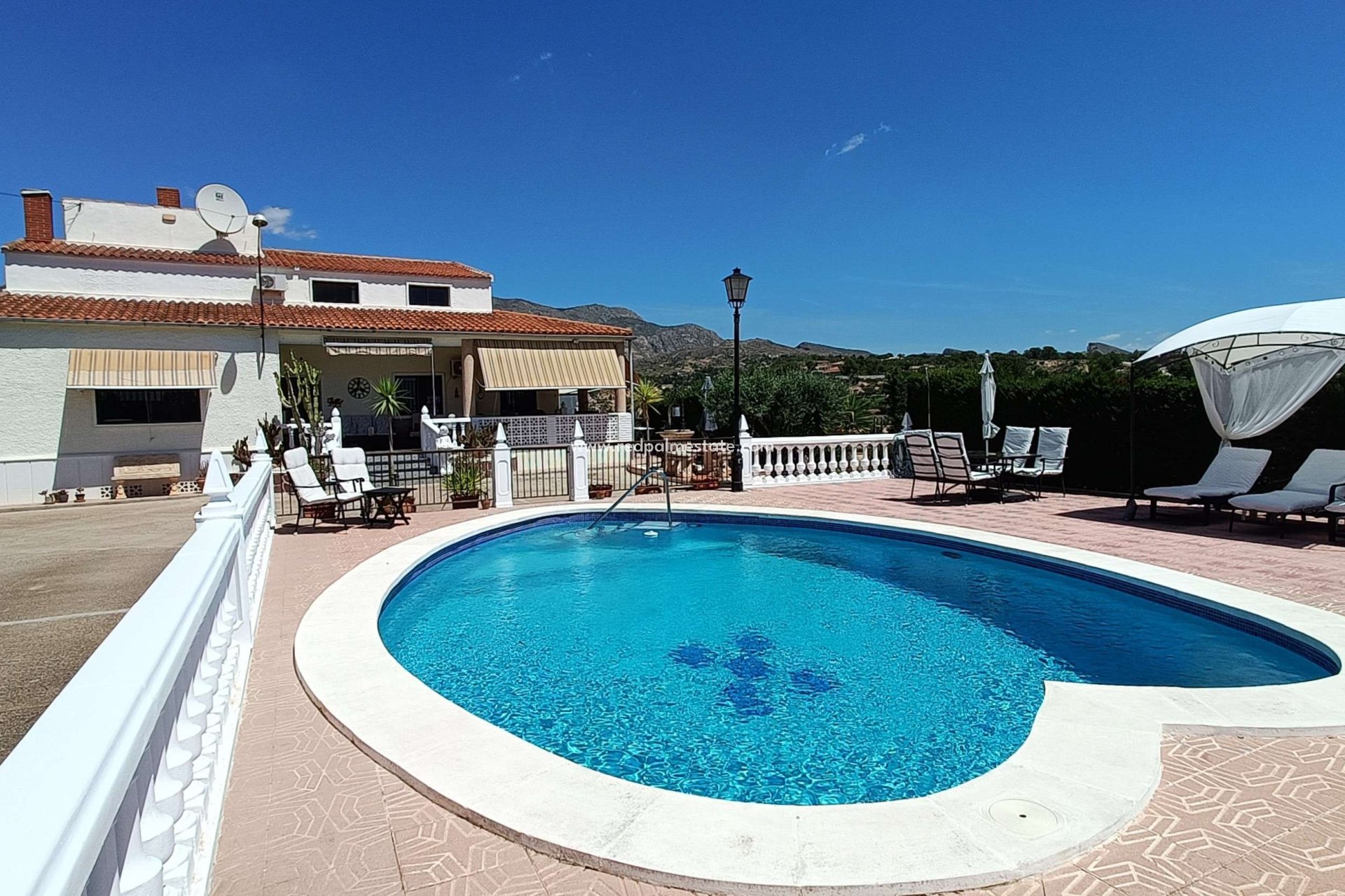 Revente - Villa -
Crevillente - Inland