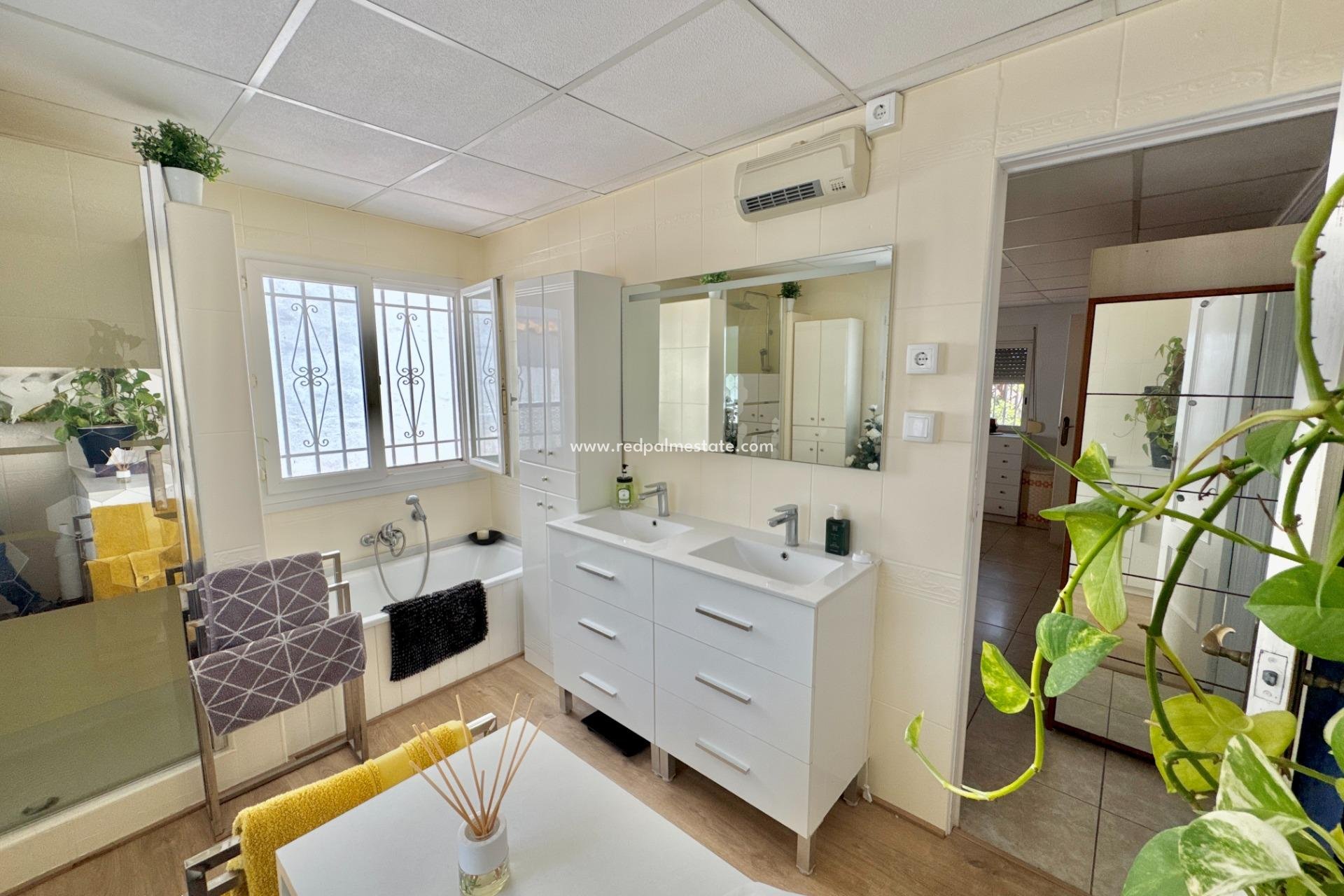 Revente - Villa -
Dolores - Comunidad Valenciana