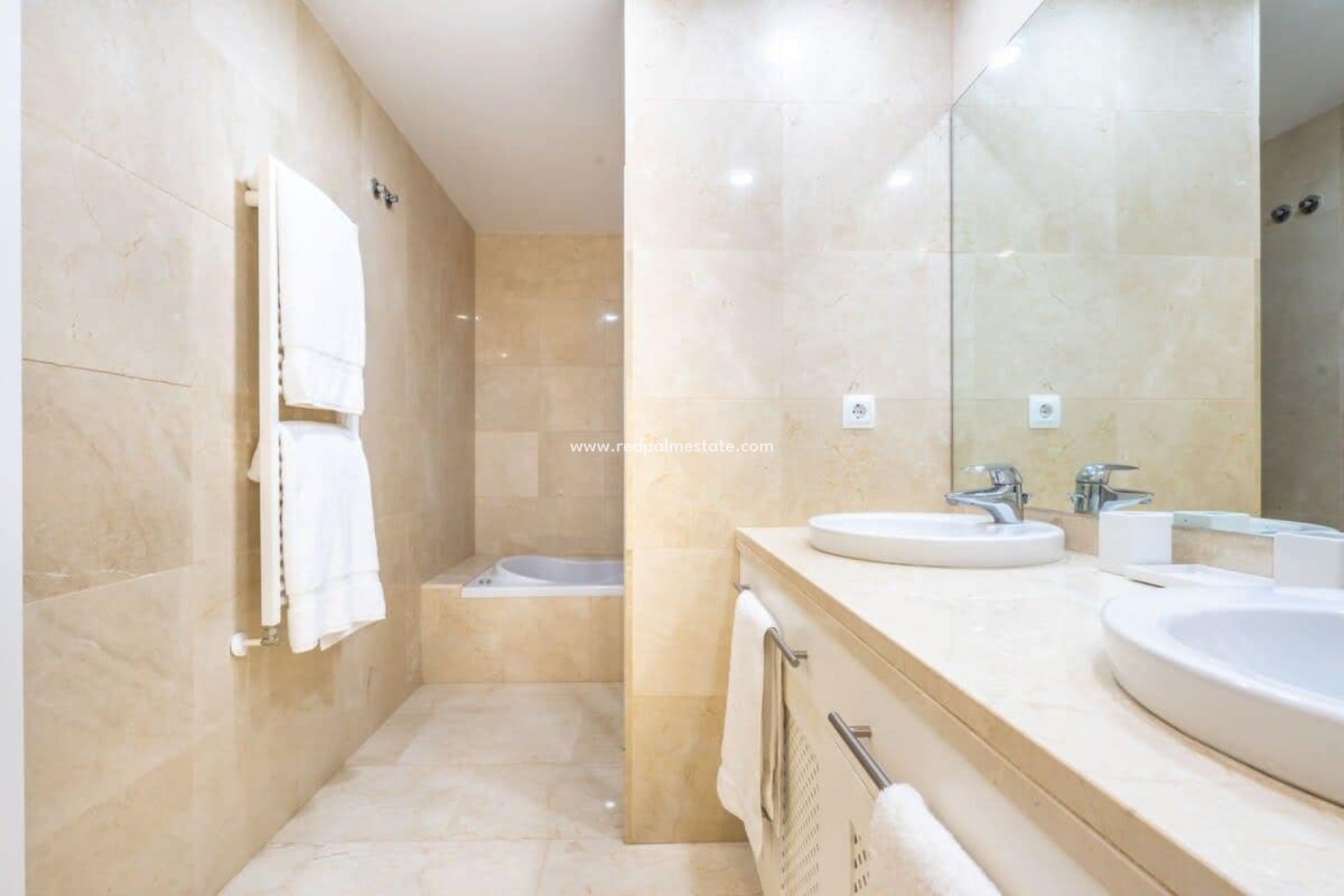 Revente - Villa -
El Valle Golf Resort - Inland
