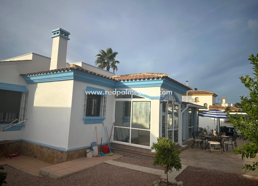 Revente - Villa -
Hondón de las Nieves - Inland