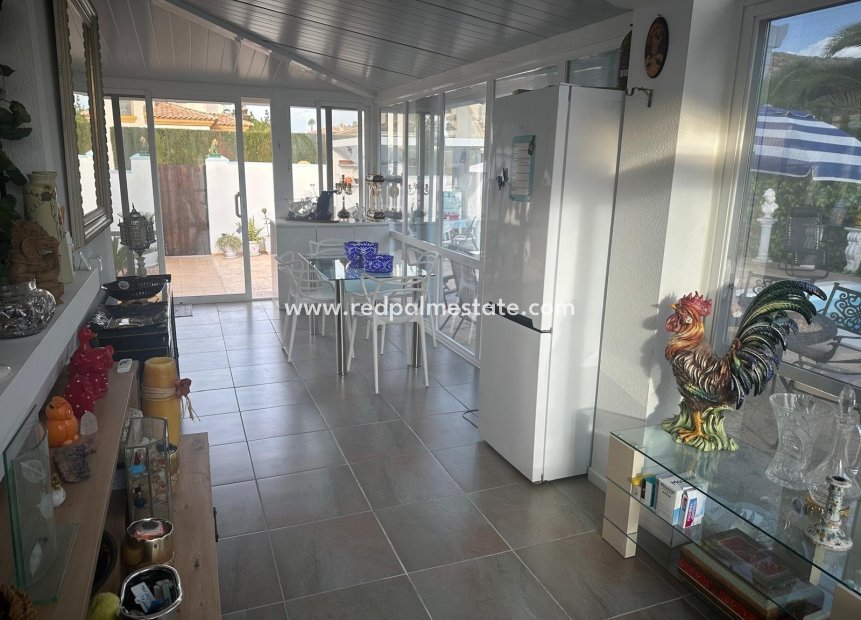 Revente - Villa -
Hondón de las Nieves - Inland