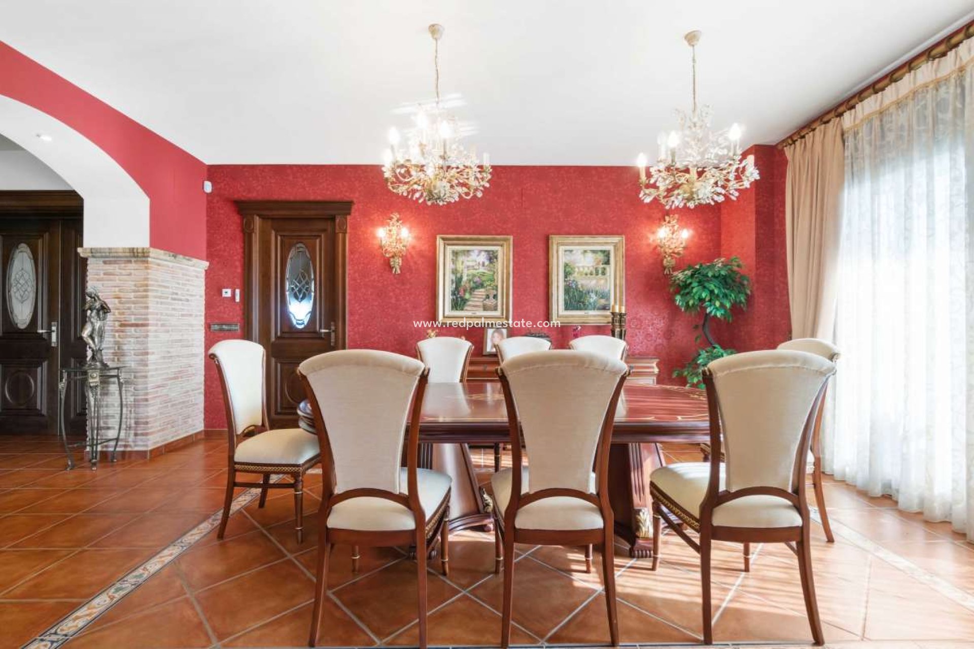 Revente - Villa -
Molins - Inland