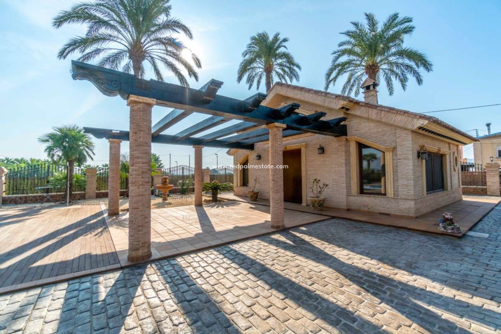 Revente - Villa -
Molins - Inland
