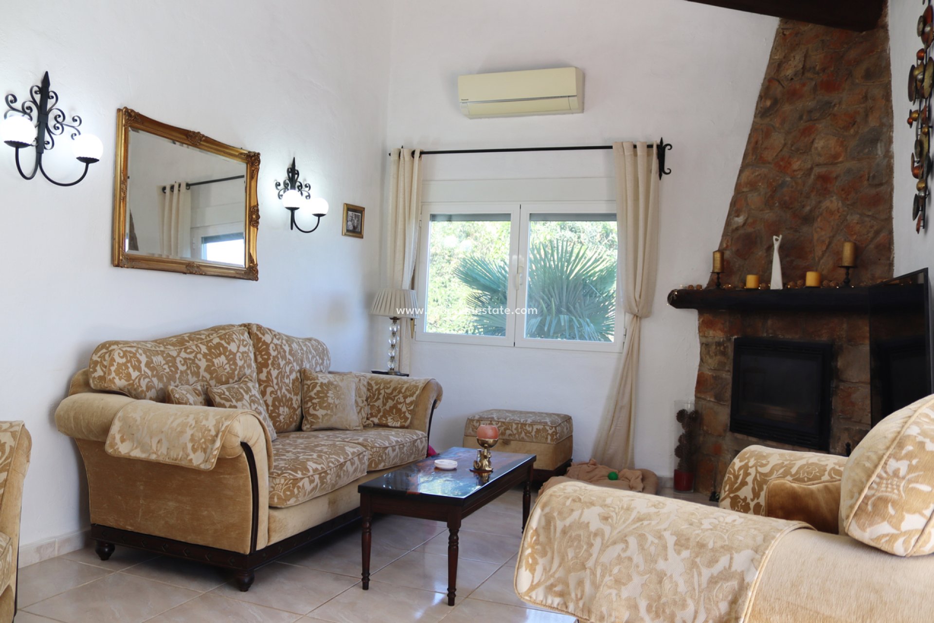 Revente - Villa -
Orba - Inland
