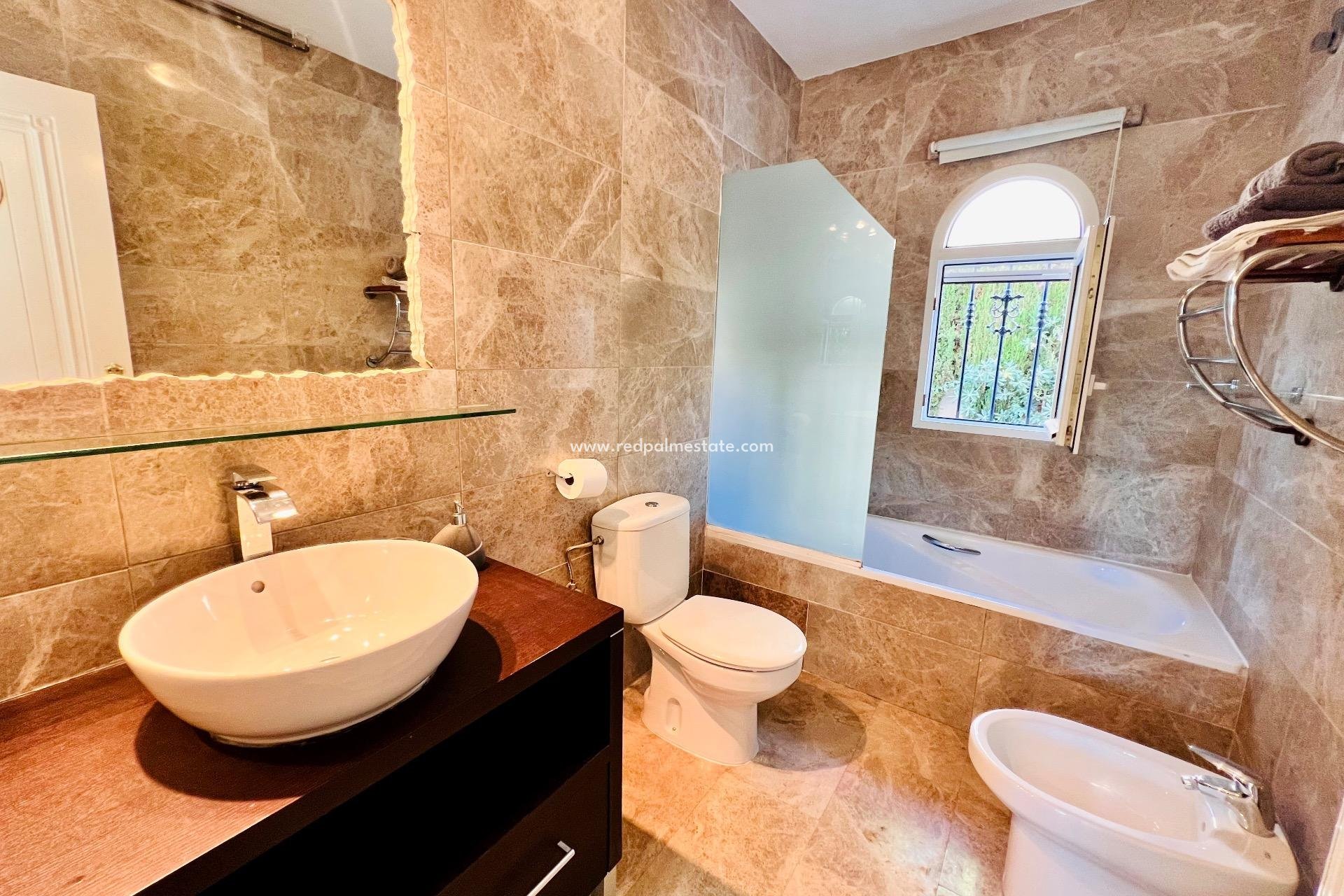 Revente - Villa -
Orihuela Costa - Altos de Campoamor