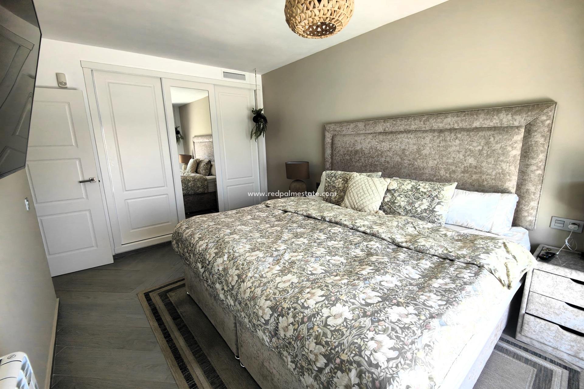 Revente - Villa -
Orihuela Costa - Cabo Roig