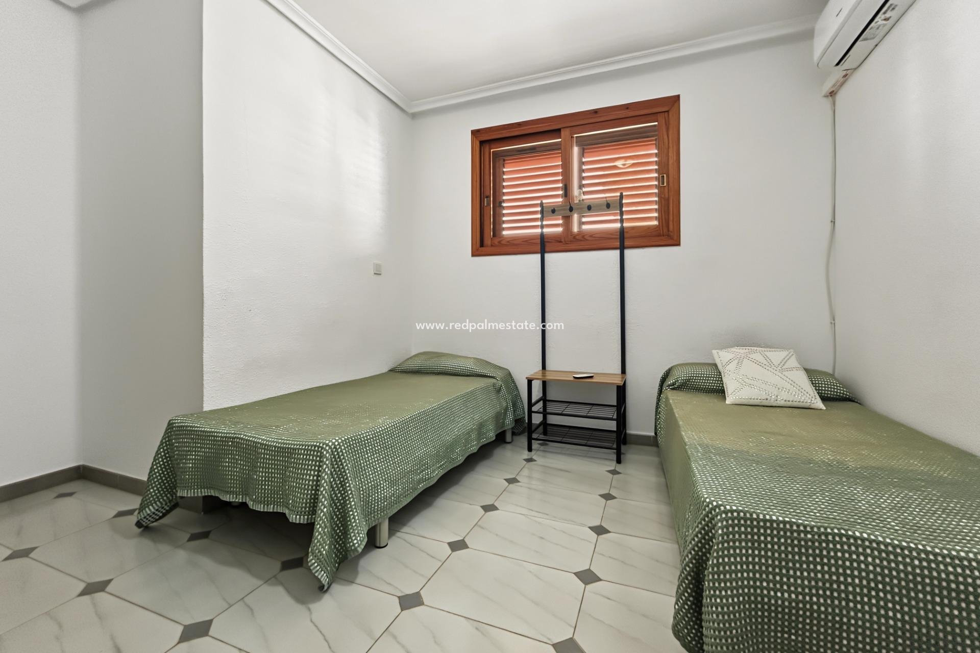 Revente - Villa -
Orihuela Costa - Campoamor