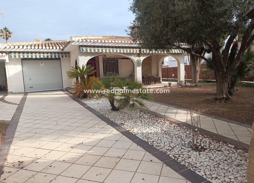 Revente - Villa -
Orihuela Costa - Campoamor