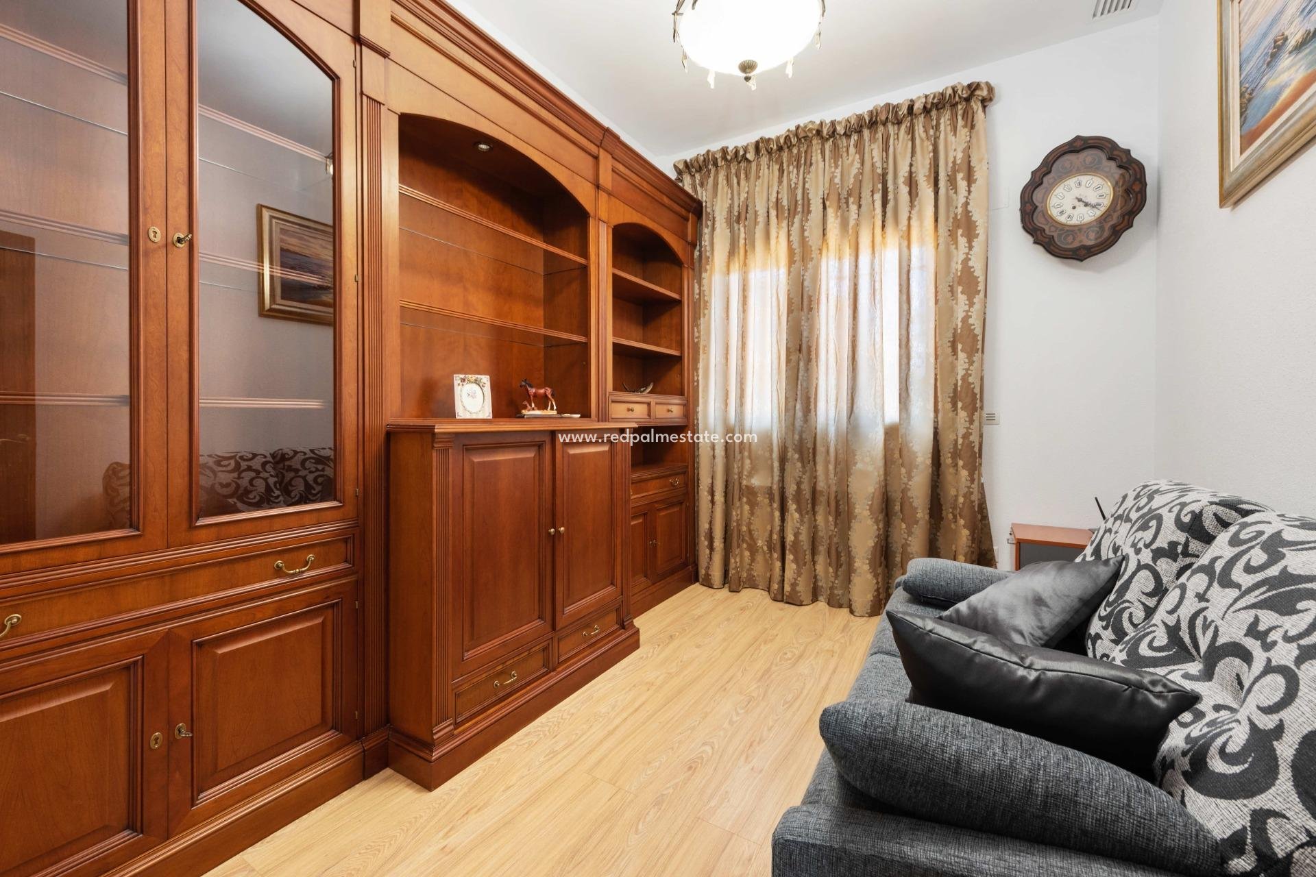 Revente - Villa -
Orihuela Costa - Campoamor