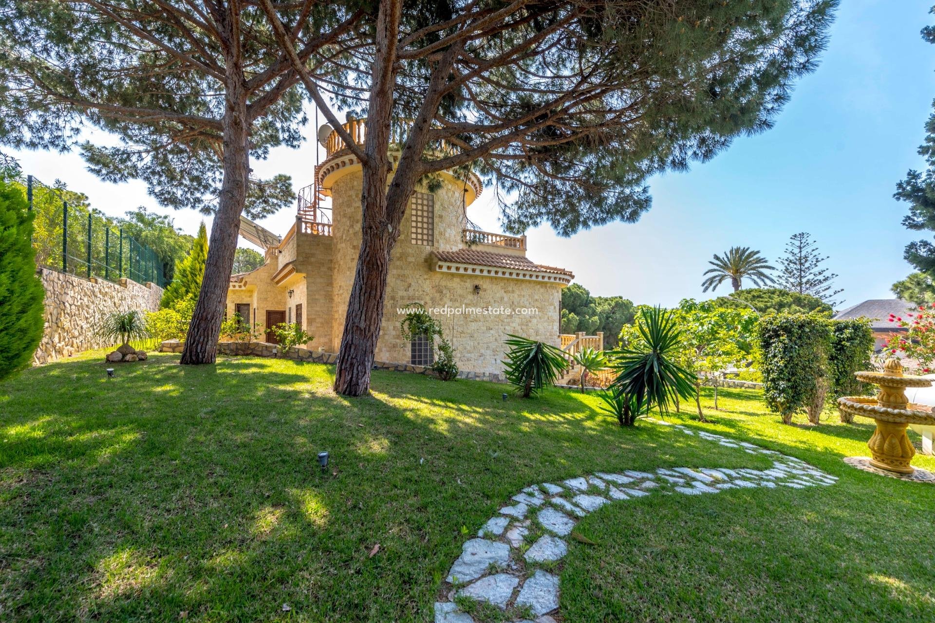 Revente - Villa -
Orihuela Costa - Campoamor
