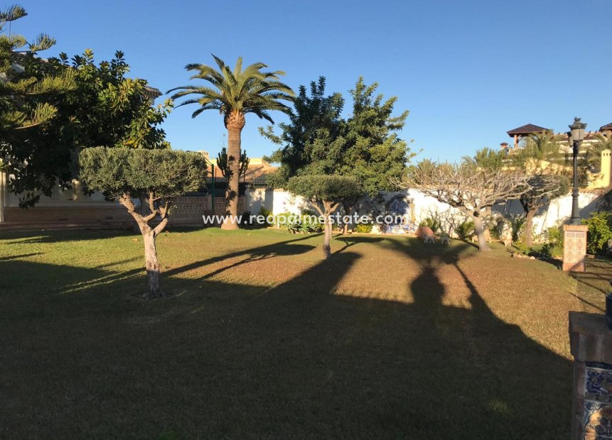 Revente - Villa -
Orihuela Costa - Costa Blanca