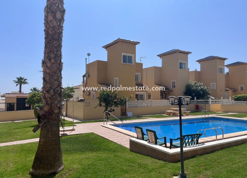 Revente - Villa -
Orihuela Costa - Inland