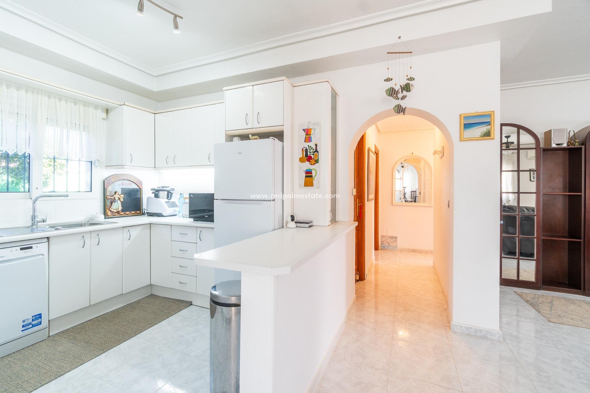 Revente - Villa -
Orihuela Costa - La Zenia