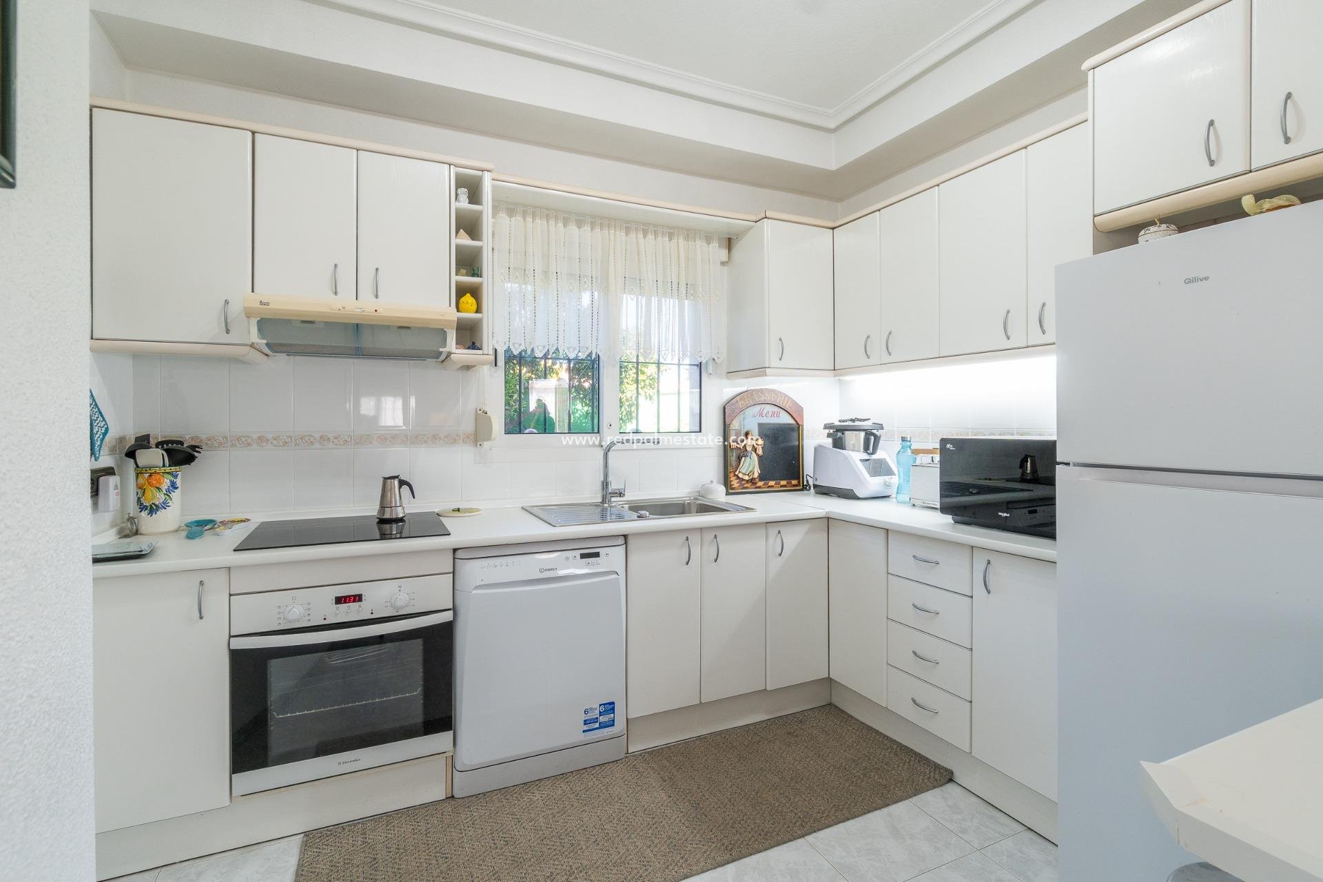 Revente - Villa -
Orihuela Costa - La Zenia