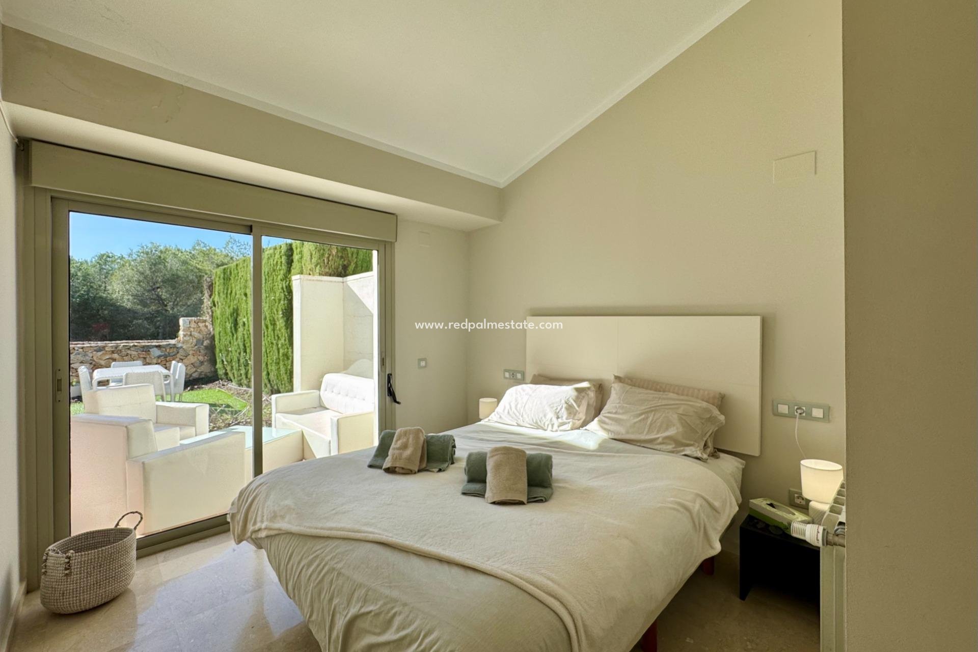 Revente - Villa -
Orihuela Costa - Las Colinas Golf