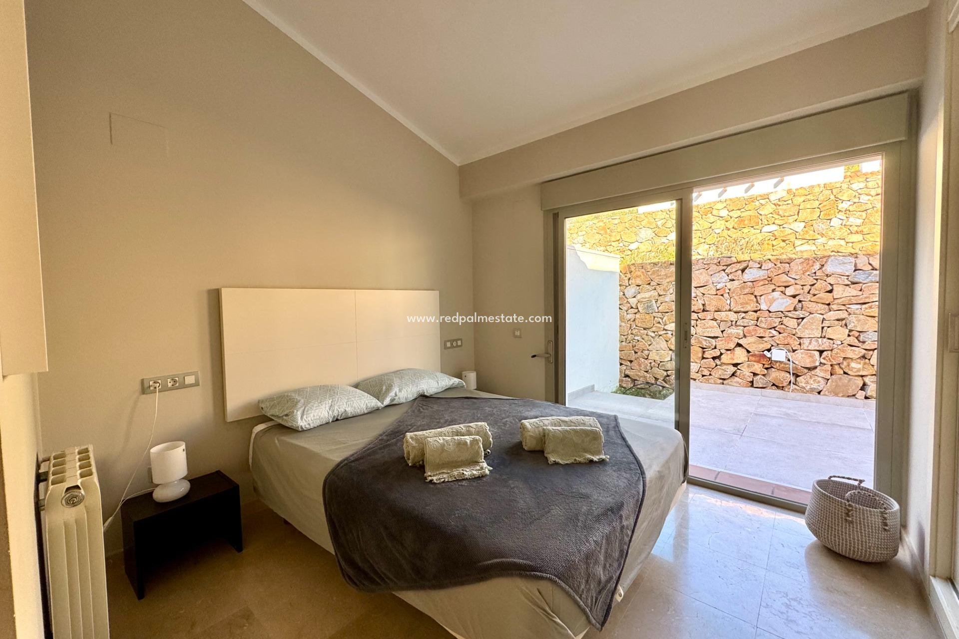 Revente - Villa -
Orihuela Costa - Las Colinas Golf