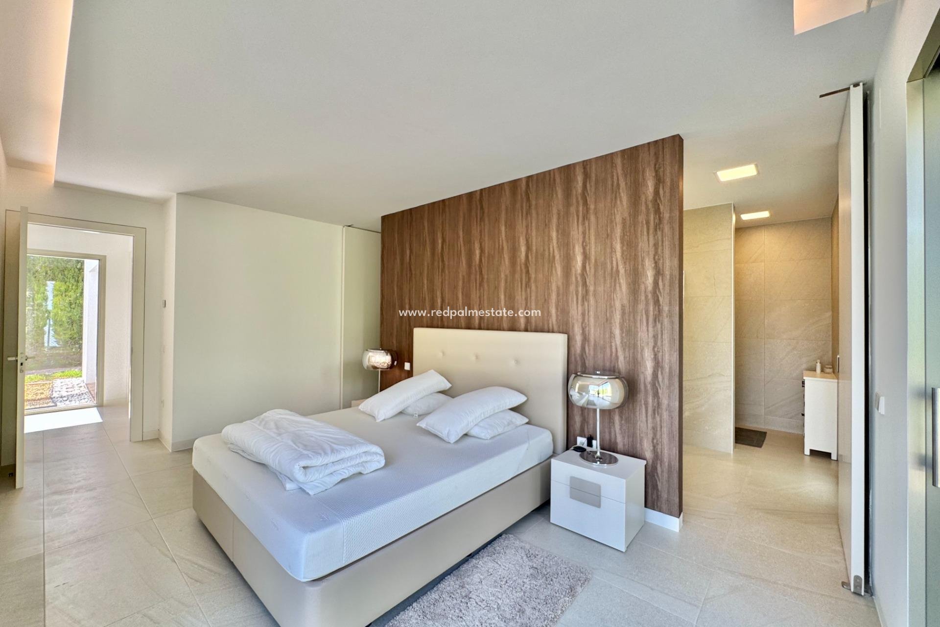 Revente - Villa -
Orihuela Costa - Las Colinas Golf