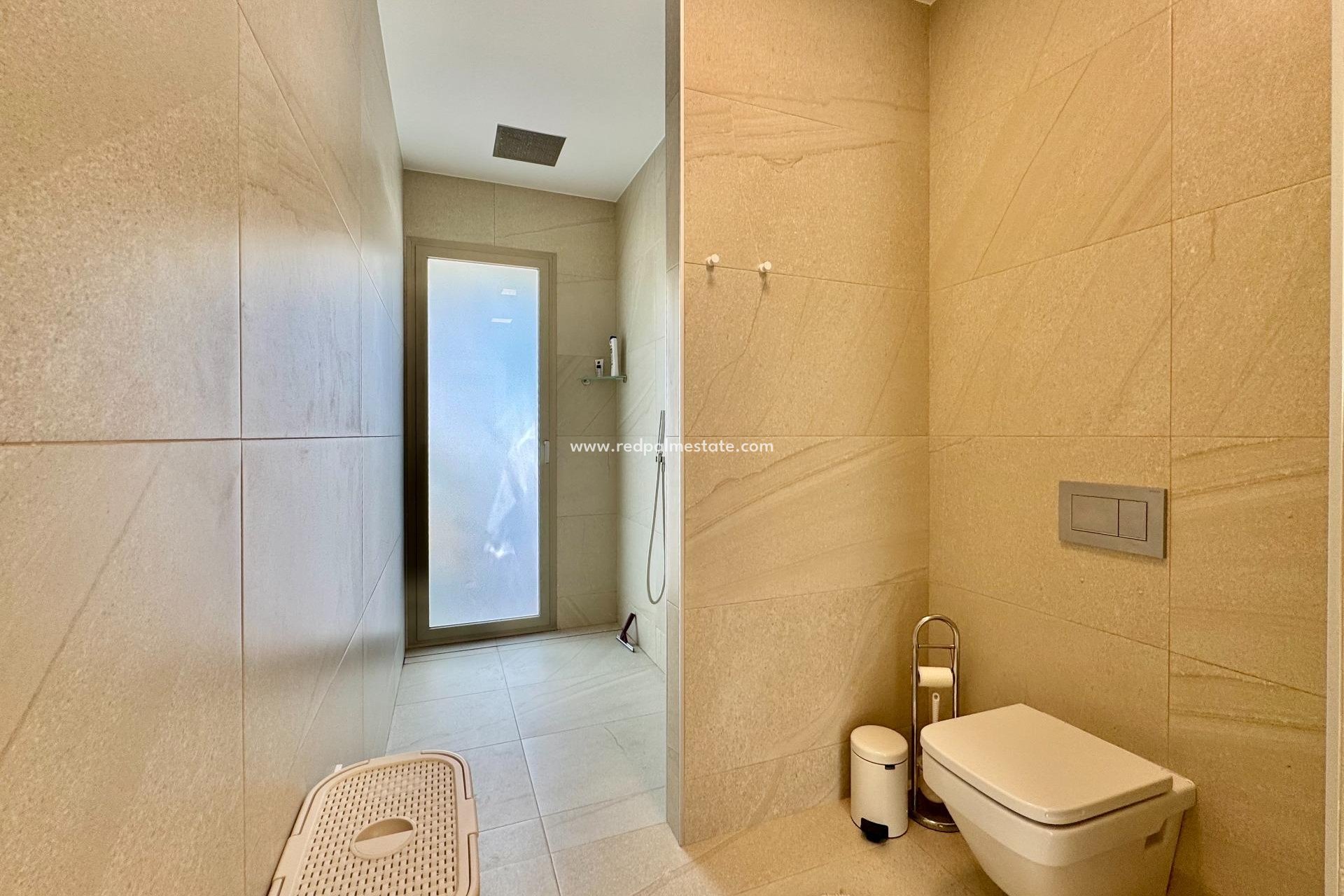 Revente - Villa -
Orihuela Costa - Las Colinas Golf